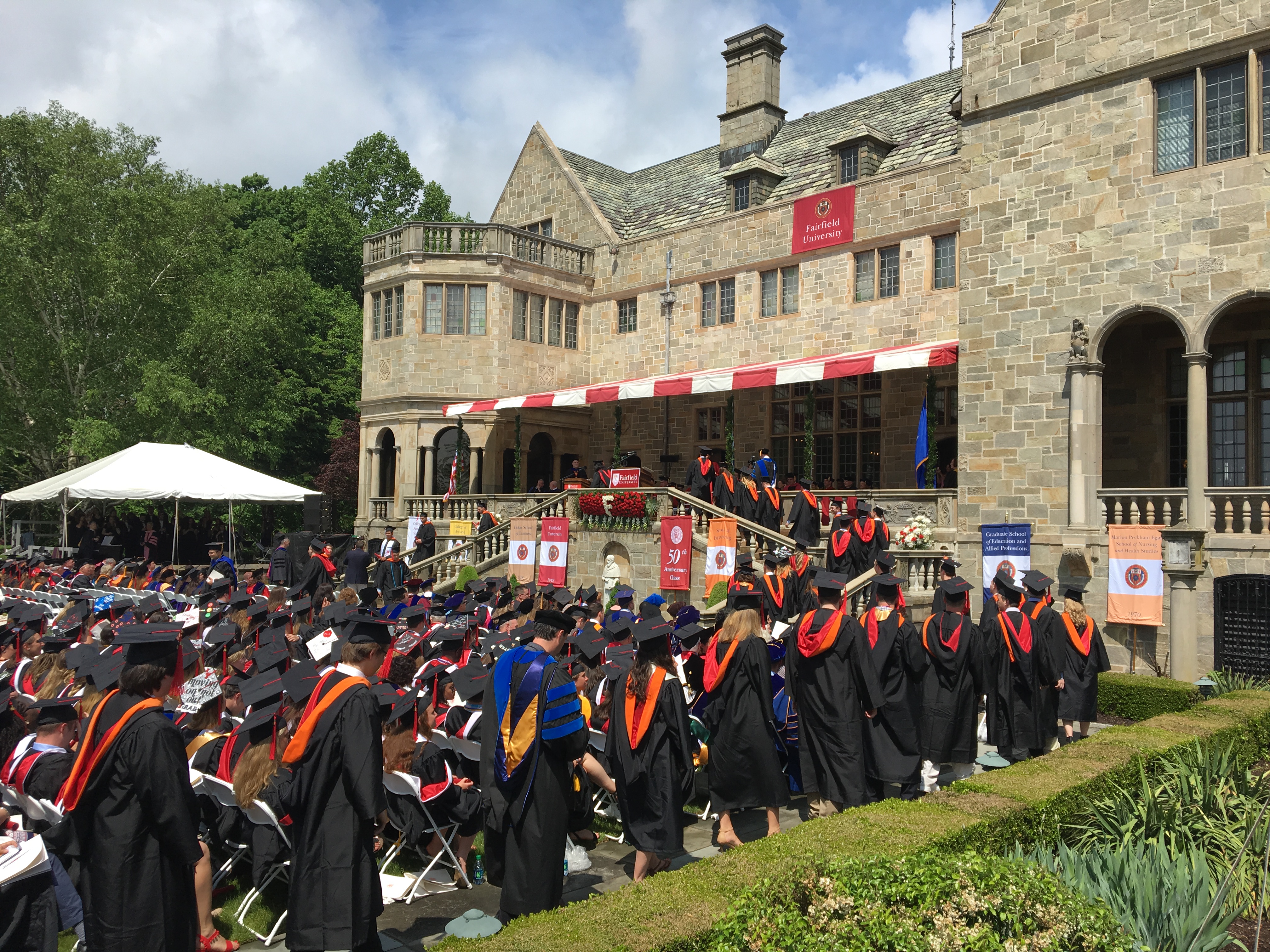 » Sun Shines on Fairfield University’s 68th Commencement Ceremony