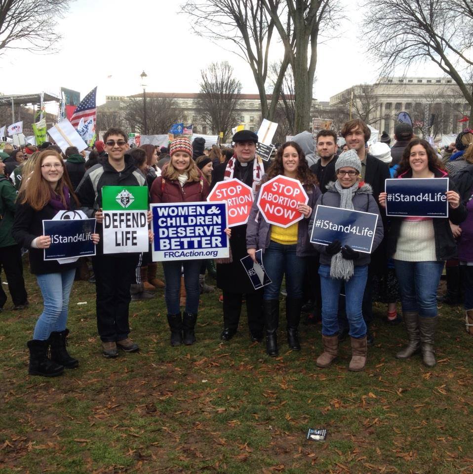 Students for Life participates in Pro-Life Cupcake Day