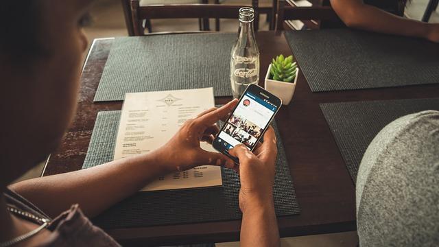 Use Social Media to Share Yourself, Not Judge Yourself