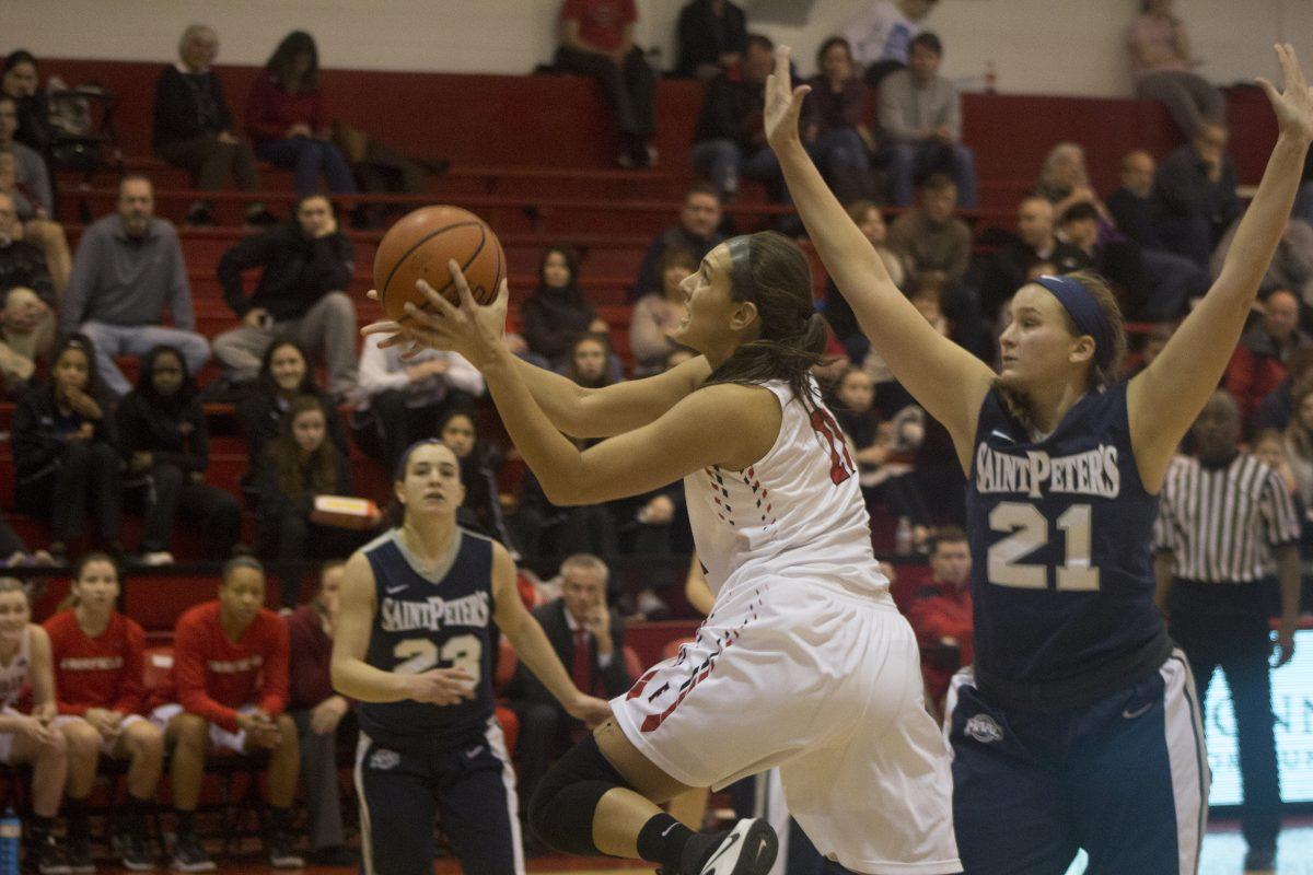 Fairfield Dominates St. Peter's 50-38
