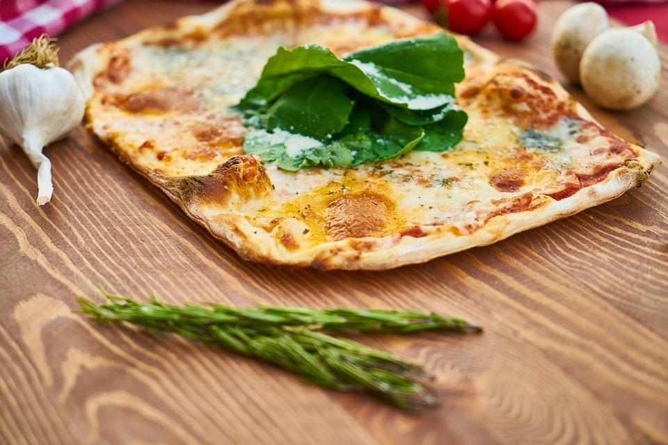 The Naan Pizza Recipe That Can't Be Missed