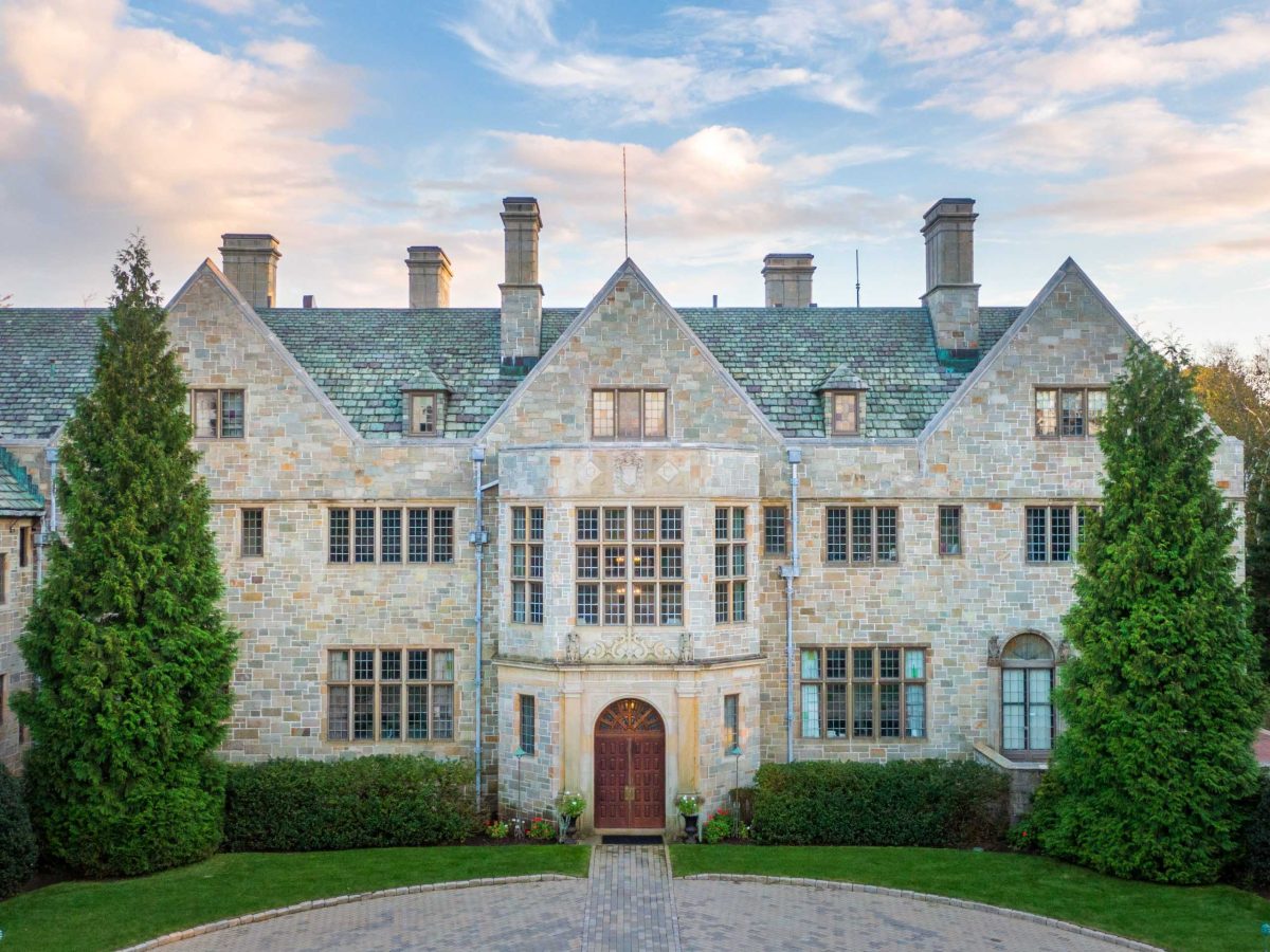 From Fairfield Canto. Fairfield U Campus Drone Images
Aerial,  Bellarmine Hall,  Bellarmine Museum,  aerial,  beauty,  campus,  drone,  landscape,  Architecture,  Building,  Campus,  Castle,  College,  Door,  House,  Housing,  Mansion,  Plant