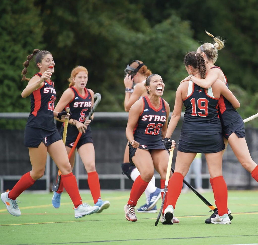 Field Hockey Splits Weekend Contests