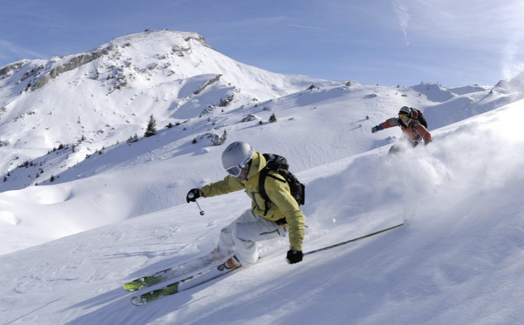 Ski and Snowboard Club: How Students Can Make the Most of the Winter