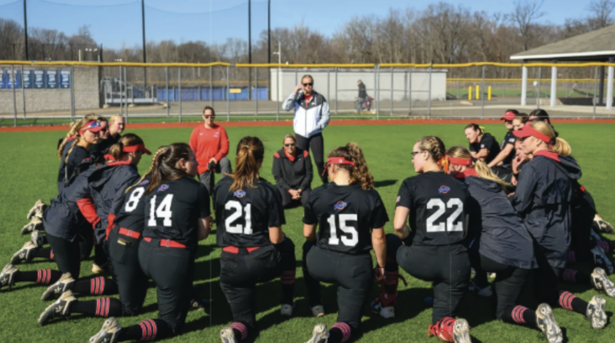 Softball Kicks Off New Season with Tournament in Houston
