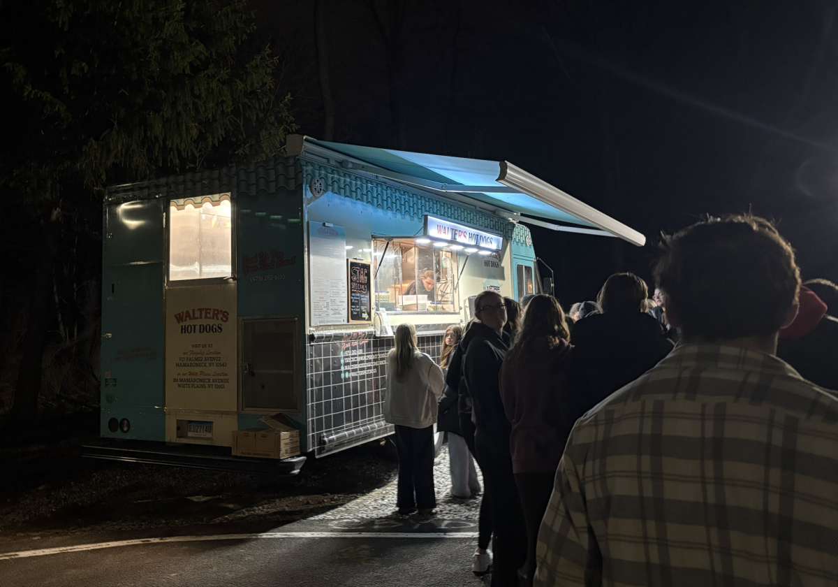 Dulles Hall food truck line at around 9:45 P.M., for Walters Hot Dogs. 